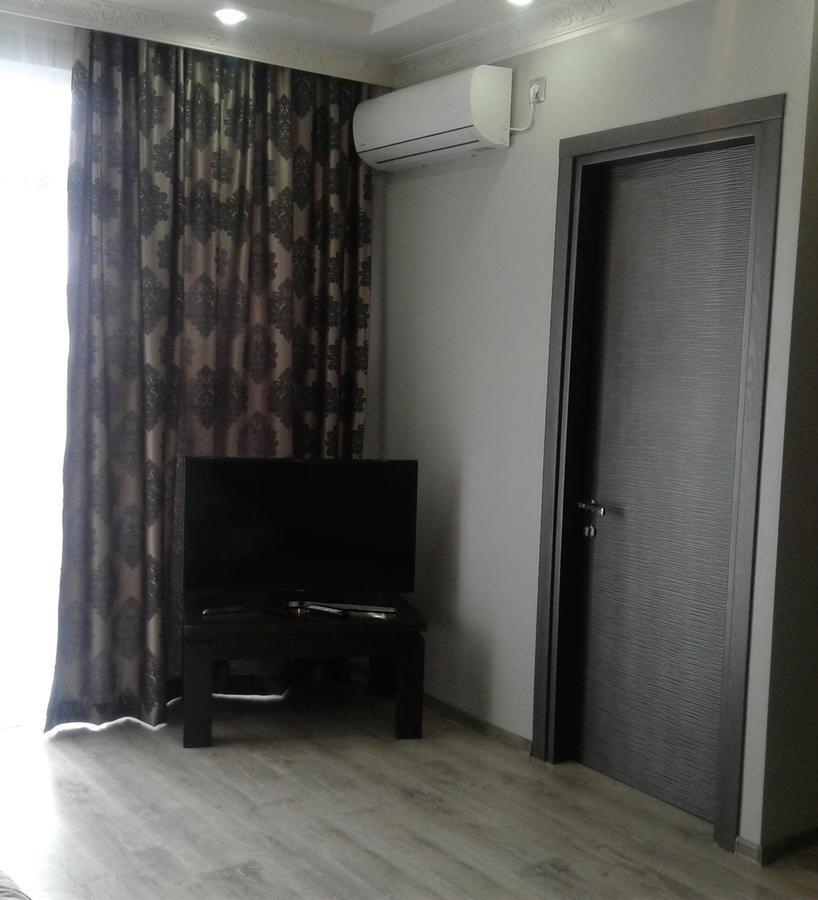 Apartment Irina Batumi Bagian luar foto